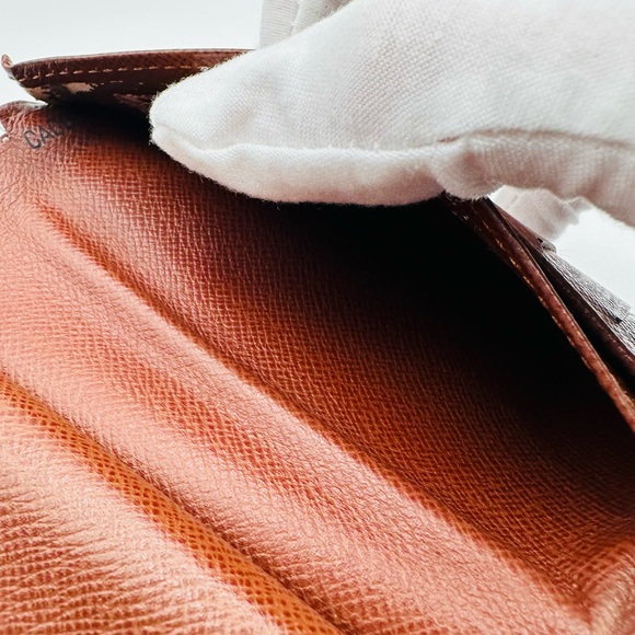 Louis Vuitton Gold Lock LV Wallet - Picture 7 of 14